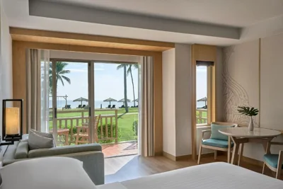 Camera più ampia con 1 letto king, vista oceano, accesso alla spiaggia, terrazza — Phuket Marriott Resort & Spa, Merlin Beach