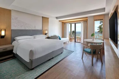 Camera più ampia con 1 letto king, vista oceano — Phuket Marriott Resort & Spa, Merlin Beach
